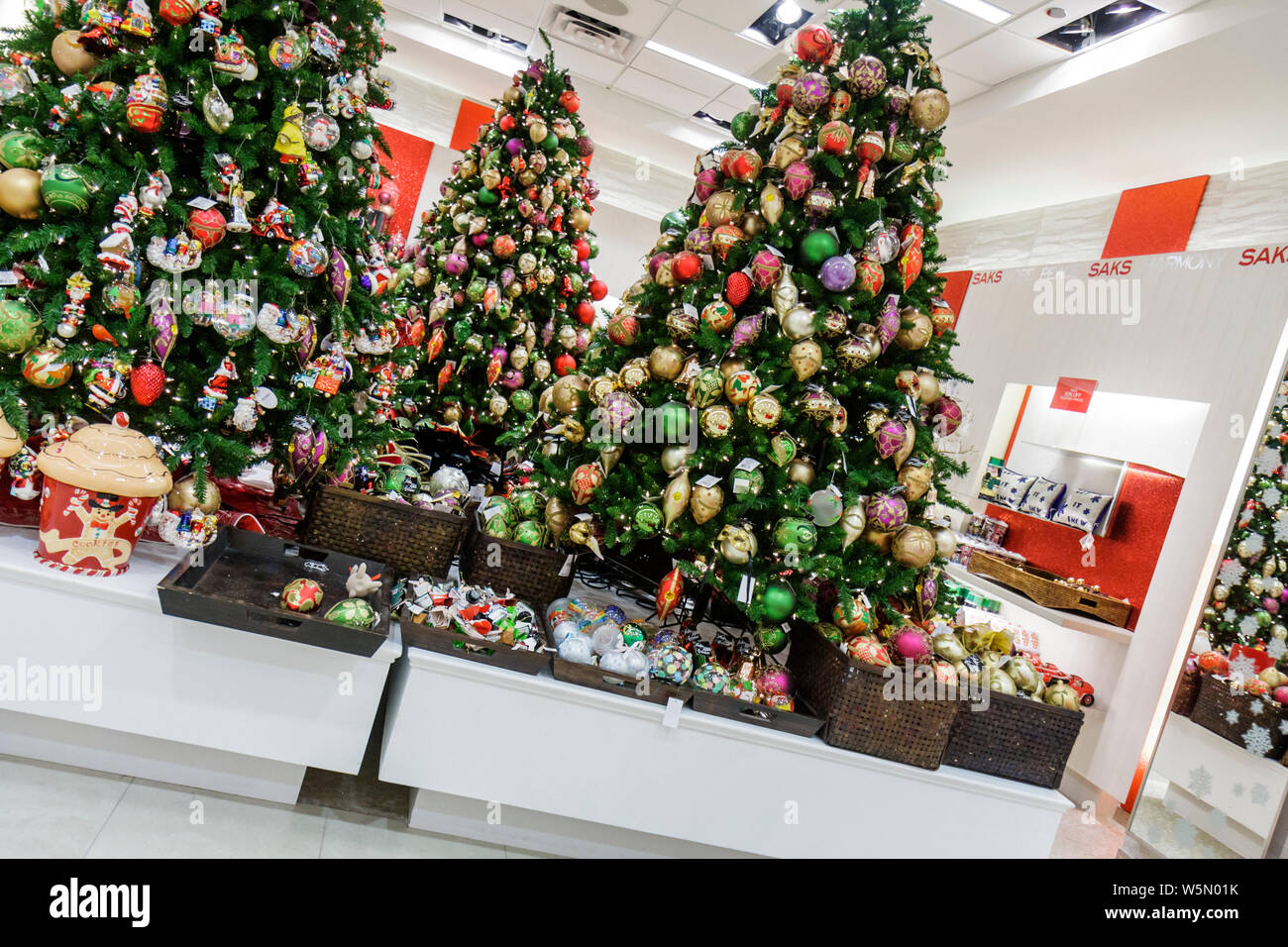 Palm Beach Gardens Florida, The Gardens Mall, Saks Fifth 5th Avenue, vente au détail, mode, tendance, luxe, tendance, haut de gamme, haut de gamme, grand magasin, sh Banque D'Images