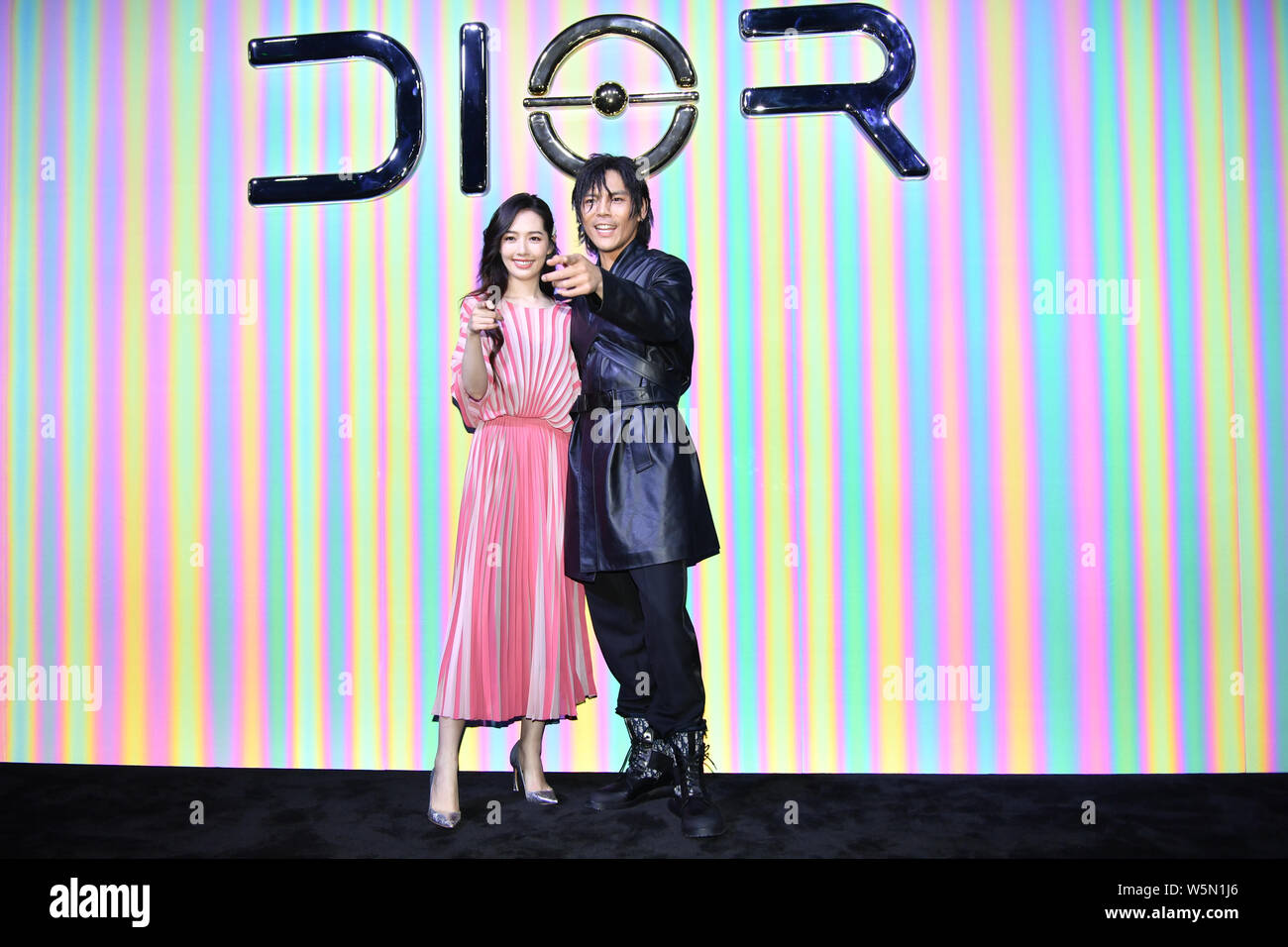 L'actrice taïwanaise Bea Hayden Guo et fiancé acteur Hong Kong Jacky Heung Cho assister au cocktail d'ouverture pour le pop up store de Dior à Chengdu Banque D'Images