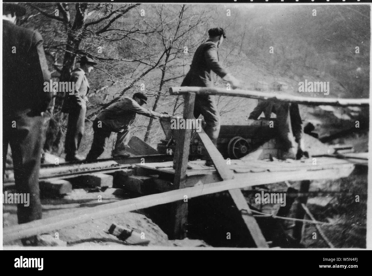 Franklin D. Roosevelt avec d'autres dans Harlan County, Ohio Banque D'Images