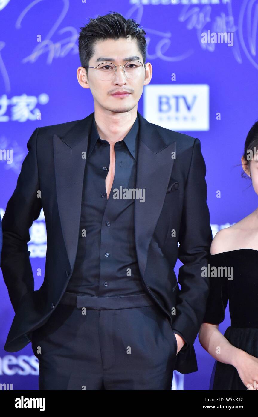 L'acteur chinois Zhang Han arrive sur le tapis rouge pour la cérémonie de remise des prix et clôture du 9e Festival International du Film de Beijing (BIFF Banque D'Images