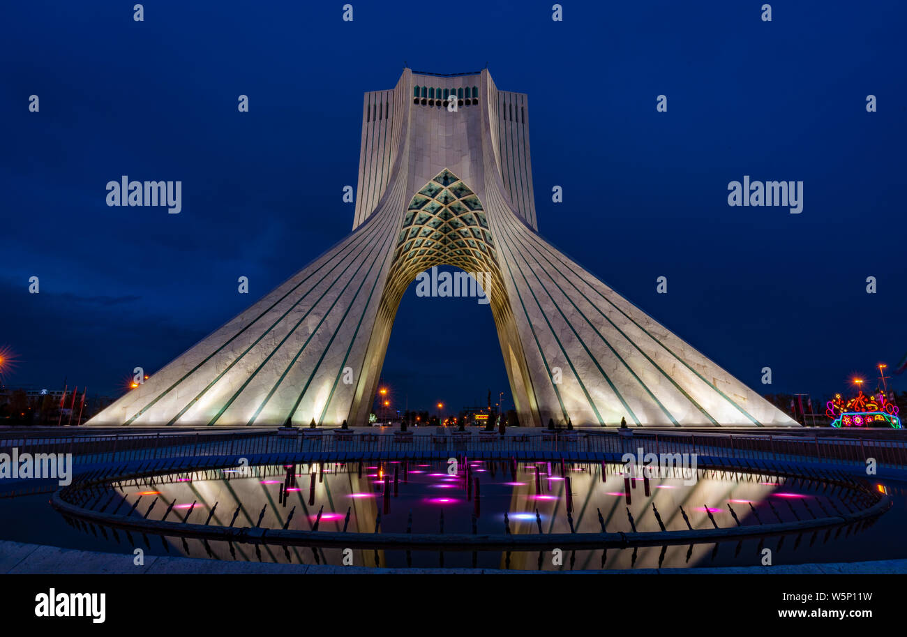 Colombo, Iran - Azadi Tower a été construit pour Commerate 2500 ans du roi règle -- moins d'une décennie avant que le dernier roi fut déposé. Banque D'Images