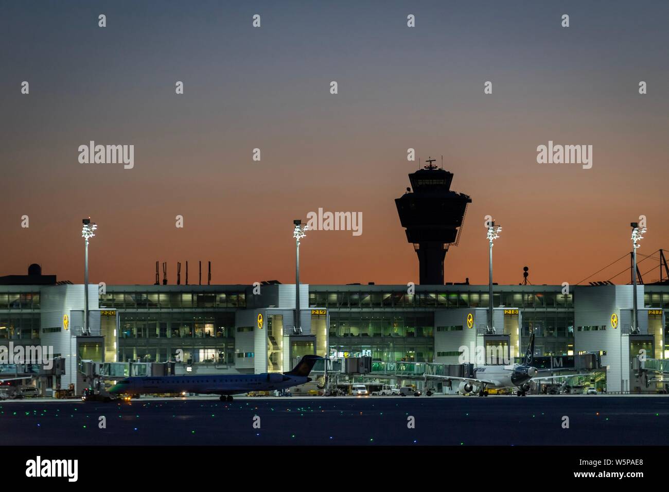 L'aéroport de Munich pendant une chaude journée d'été Banque D'Images