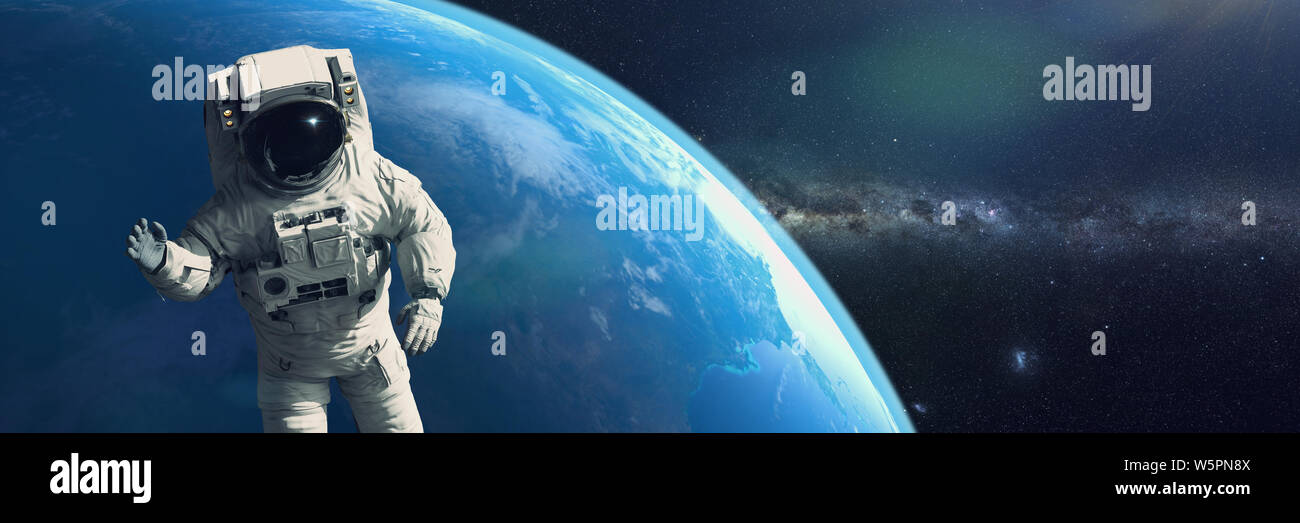 Astronaute en orbite de la planète Terre Banque D'Images