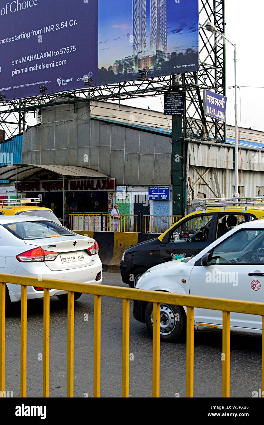 La gare de Mahalaxmi Mumbai Maharashtra sur route d'entrée de l'Asie de l'Inde Banque D'Images