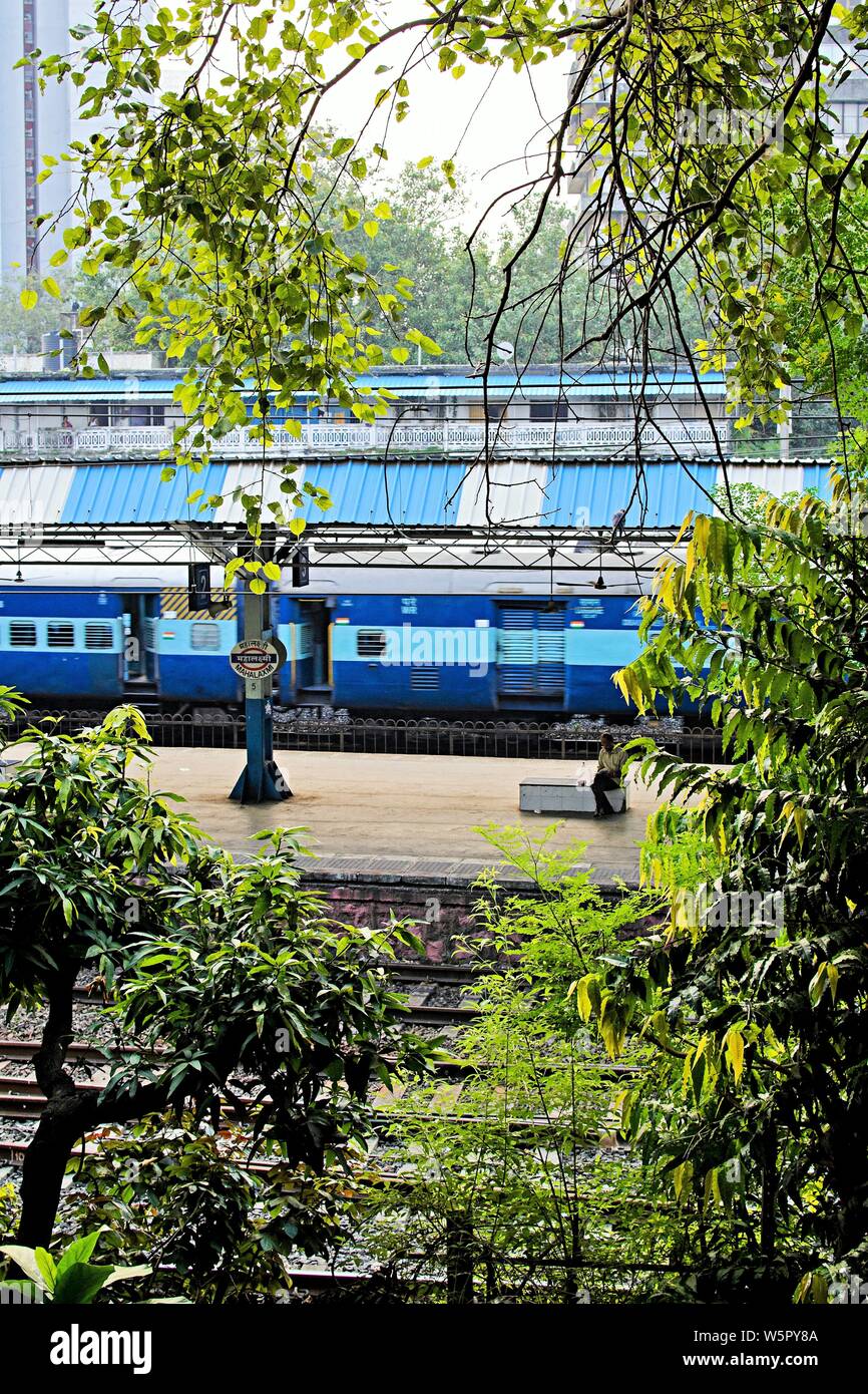 La gare de Mahalaxmi Mumbai Maharashtra Inde Asie Banque D'Images