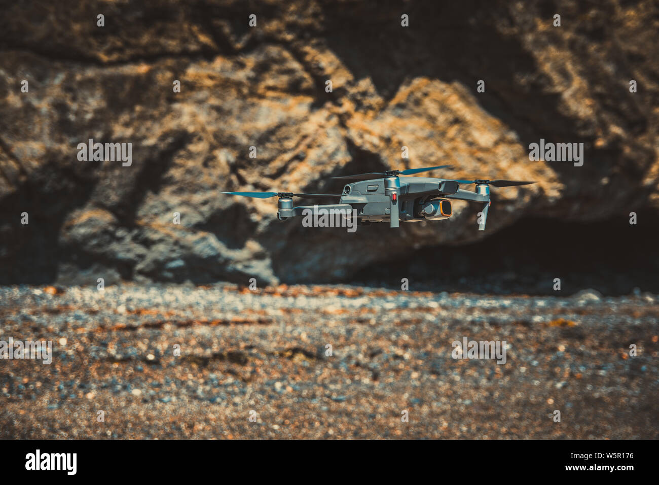Vol de drones sur le littoral Banque D'Images