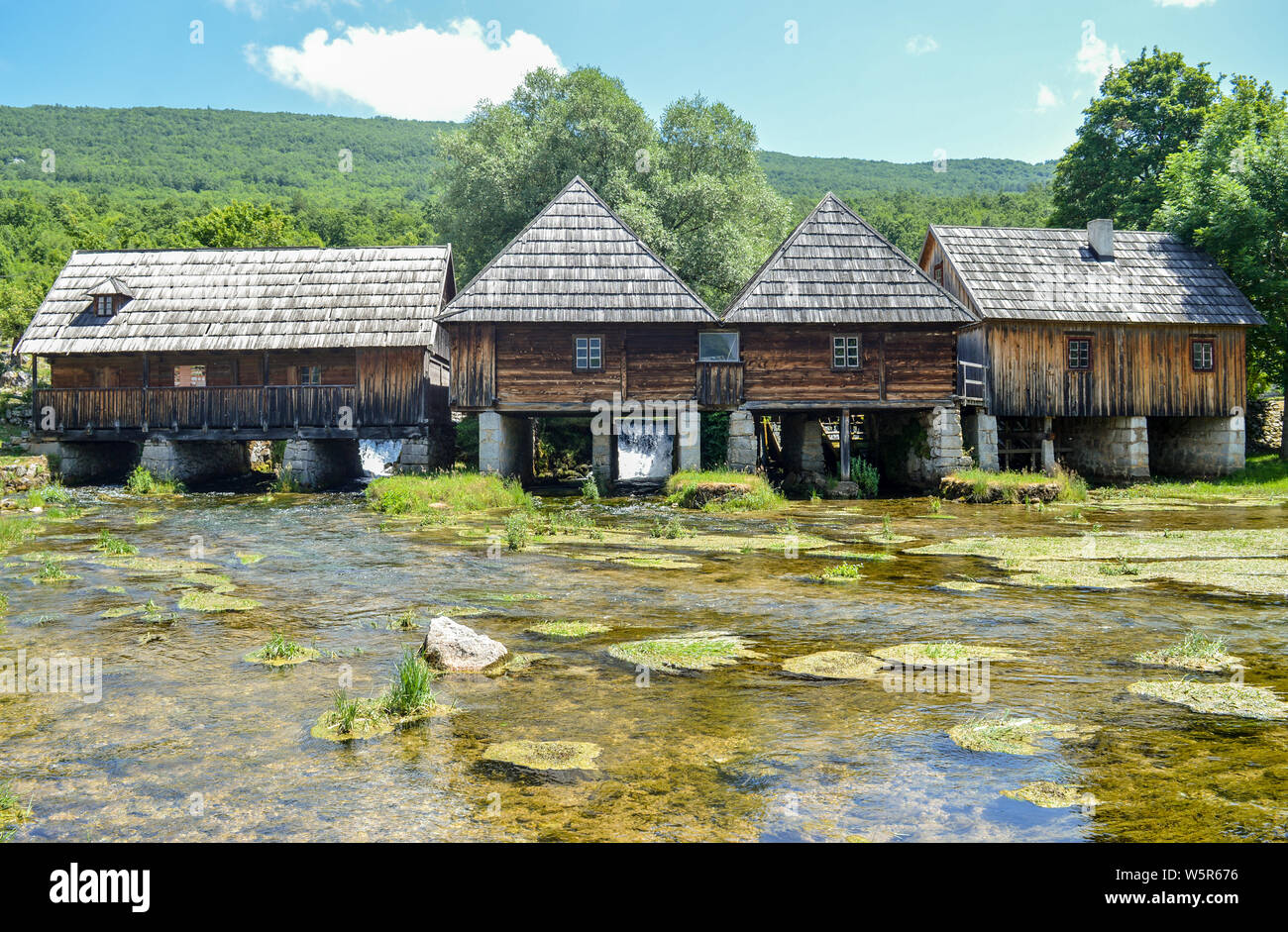 Les moulins à eau en bois sur la rivière du Castella springs, Croatie Banque D'Images