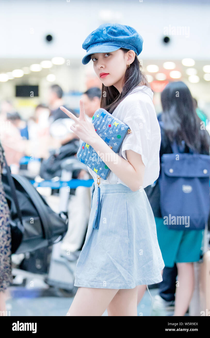 L'actrice chinoise nés en Australie Chanson Yangfei, également connu sous le nom de Cecilia Boey, arrive à l'aéroport international Beijing Capital avant le départ à Bei Banque D'Images