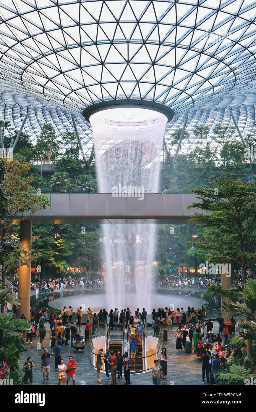 Paysage de la Jewel complexe avec le plus haut du monde cascade intérieure à l'aéroport Changi de Singapour Changi à Singapour, juin 2019, 2. Pla Banque D'Images