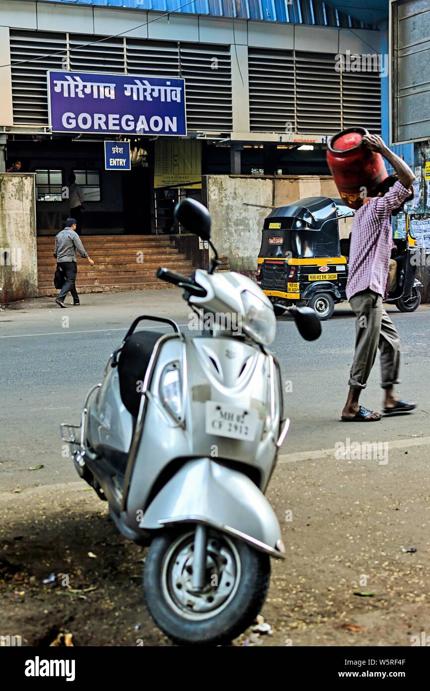 La gare de Goregaon Mumbai Maharashtra Inde Asie Banque D'Images