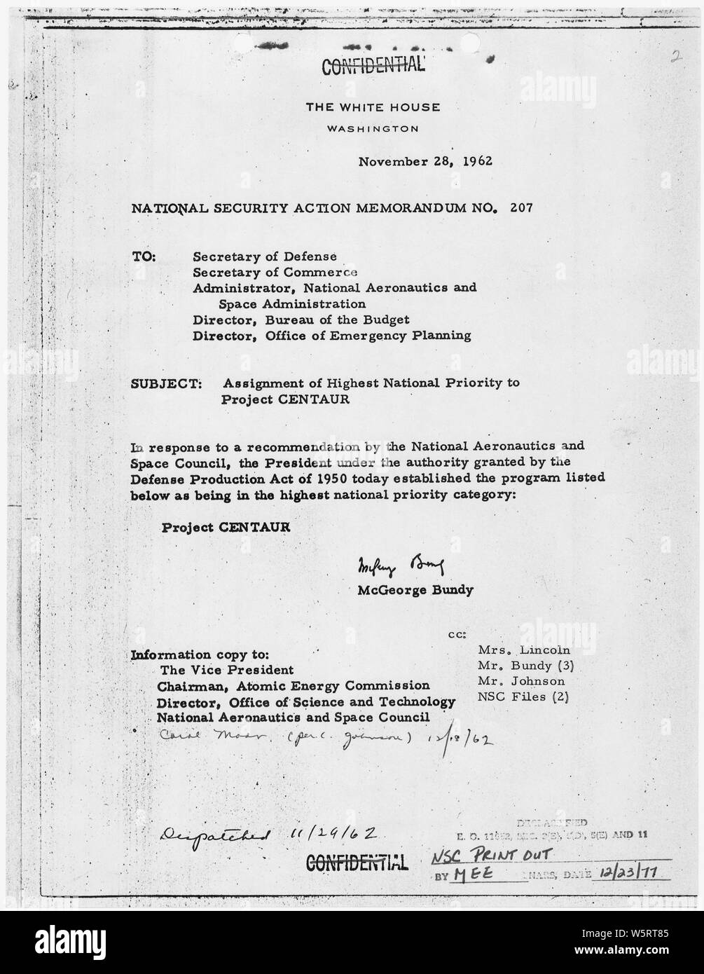 Action de sécurité nationale Note n° 207 Affectation de plus haute priorité nationale au projet CENTAUR ; Portée et contenu : Note pour le secrétaire de la défense et d'autres sur CENTAUR Projet Banque D'Images