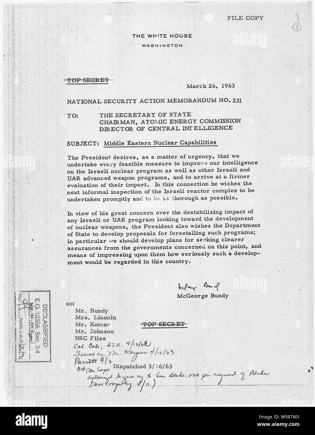 Action de sécurité nationale Note n° 231 d'une capacité nucléaire du Moyen-Orient ; la portée et contenu : Note pour le secrétaire d'État, Président, Commission de l'énergie atomique, Directeur de l'Agence centrale de renseignement sur l'amélioration de la qualité des renseignements concernant les capacités nucléaires d'Israël et la République arabe unie. Banque D'Images
