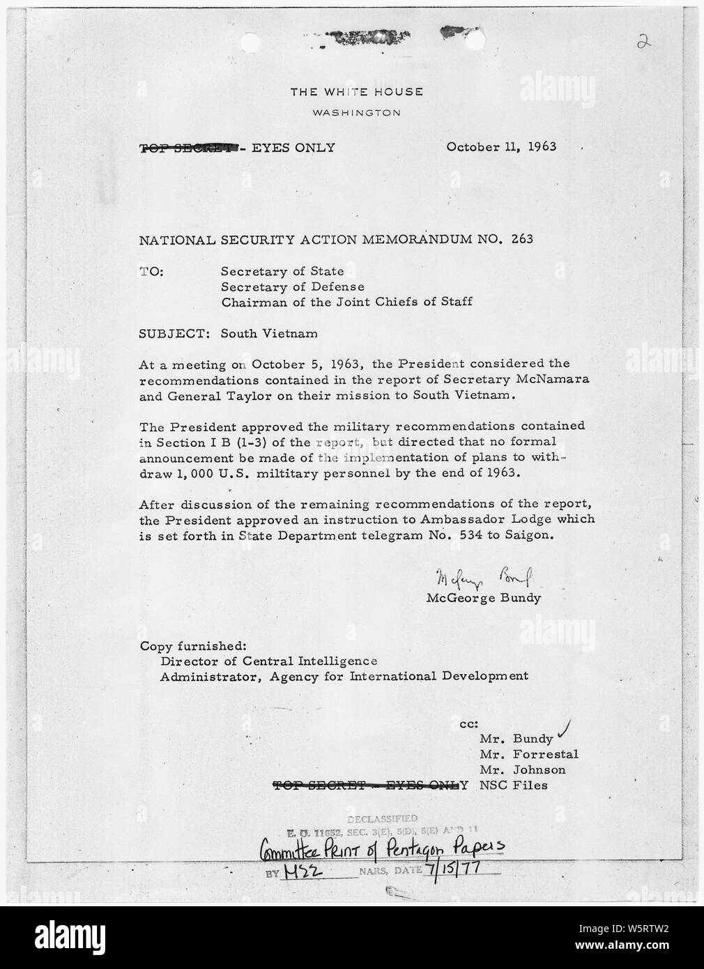 Action de sécurité nationale Note n° 263 Le Vietnam du Sud ; la portée et contenu : Note pour le secrétaire d'État, Ministre de la Défense, président, Comité des chefs du personnel sur l'examen de retirer 1 000 membres du personnel militaire des États-Unis à partir de Vietnam du Sud d'ici la fin de 1963. Banque D'Images