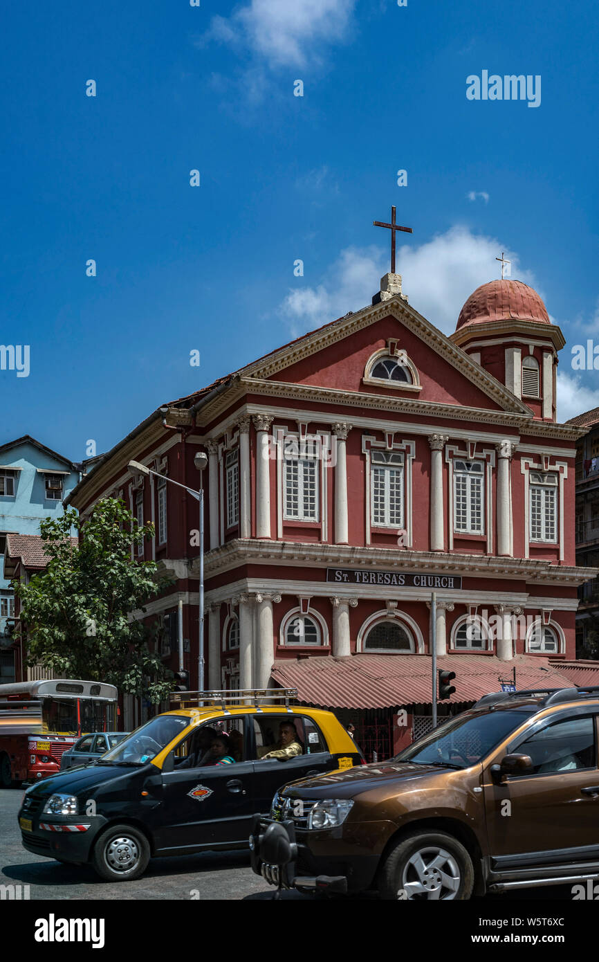 24 Apr 2015-St. Theresa Église ; Girgaum ; à Anant Hari Hubert Chouk- Raja Ram Mohan Roy Road, Mumbai Maharashtra Inde Asie Banque D'Images