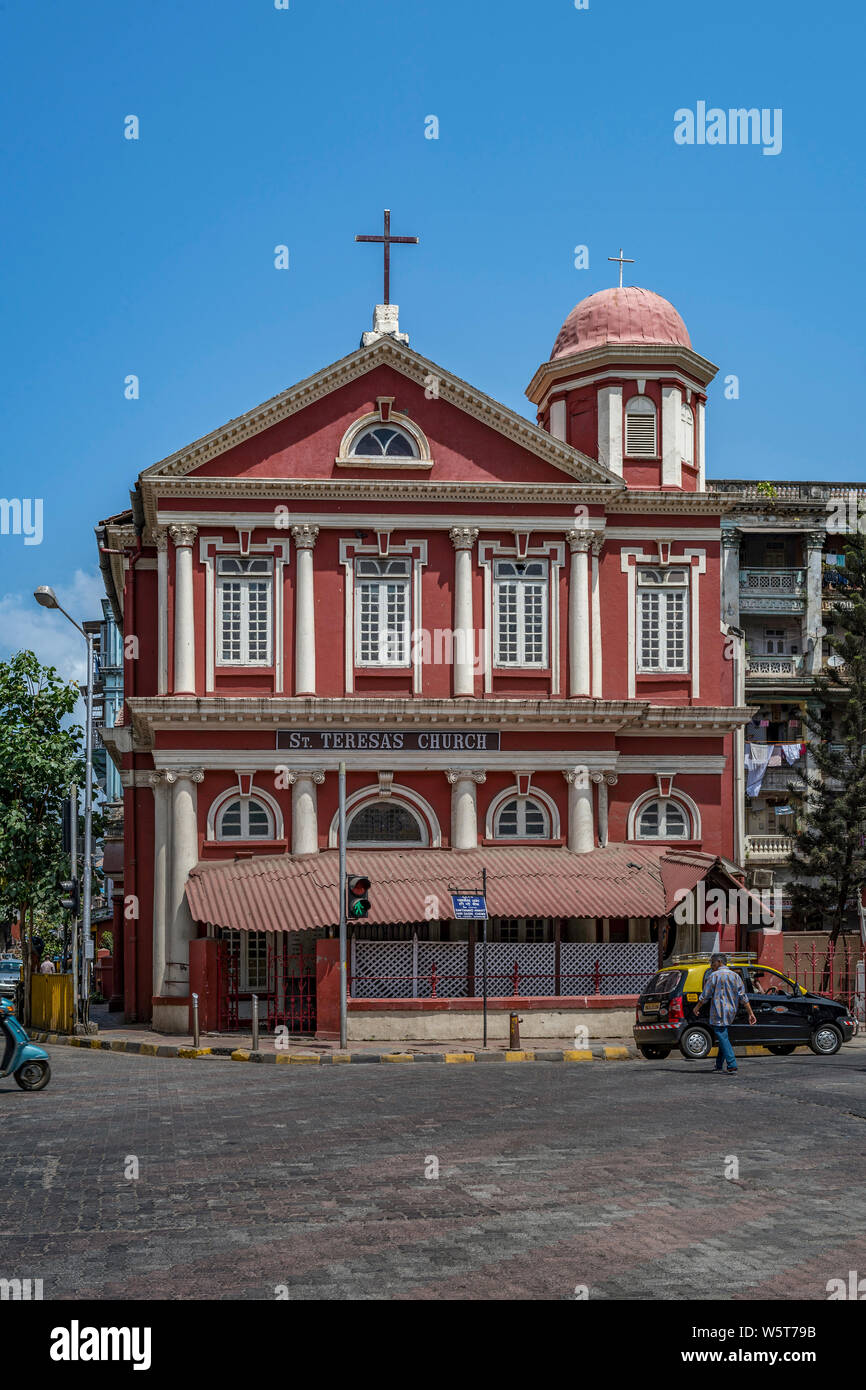 24 Apr 2015-St. Theresa Église ; Girgaum ; à Anant Hari Hubert Chouk- Raja Ram Mohan Roy Road, Mumbai Maharashtra Inde Asie Banque D'Images