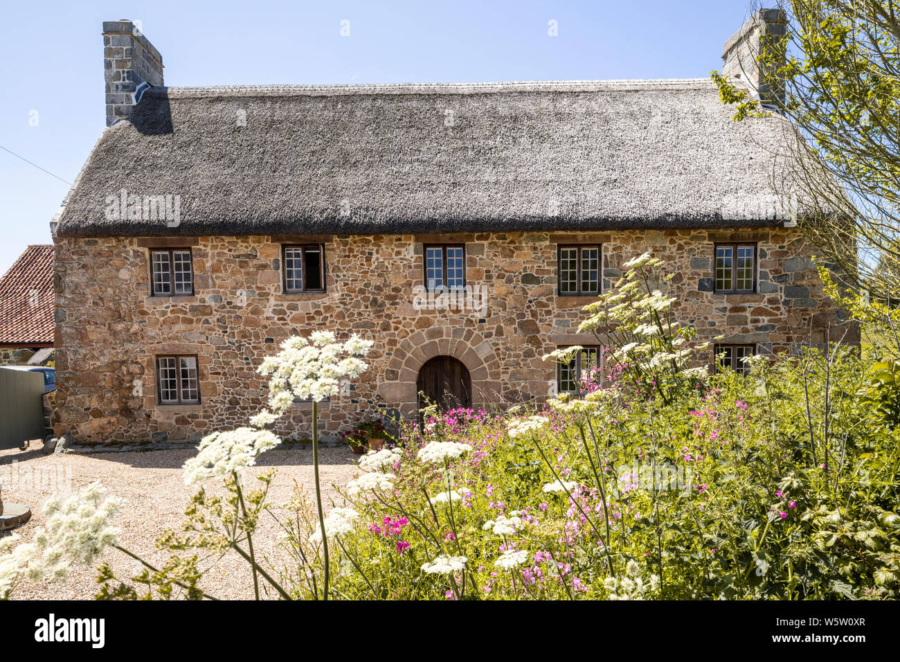 L'architecture typique de l'île - les caches vieille ferme datant du 15ème siècle, Les Villets, Guernsey, Channel Islands UK Banque D'Images