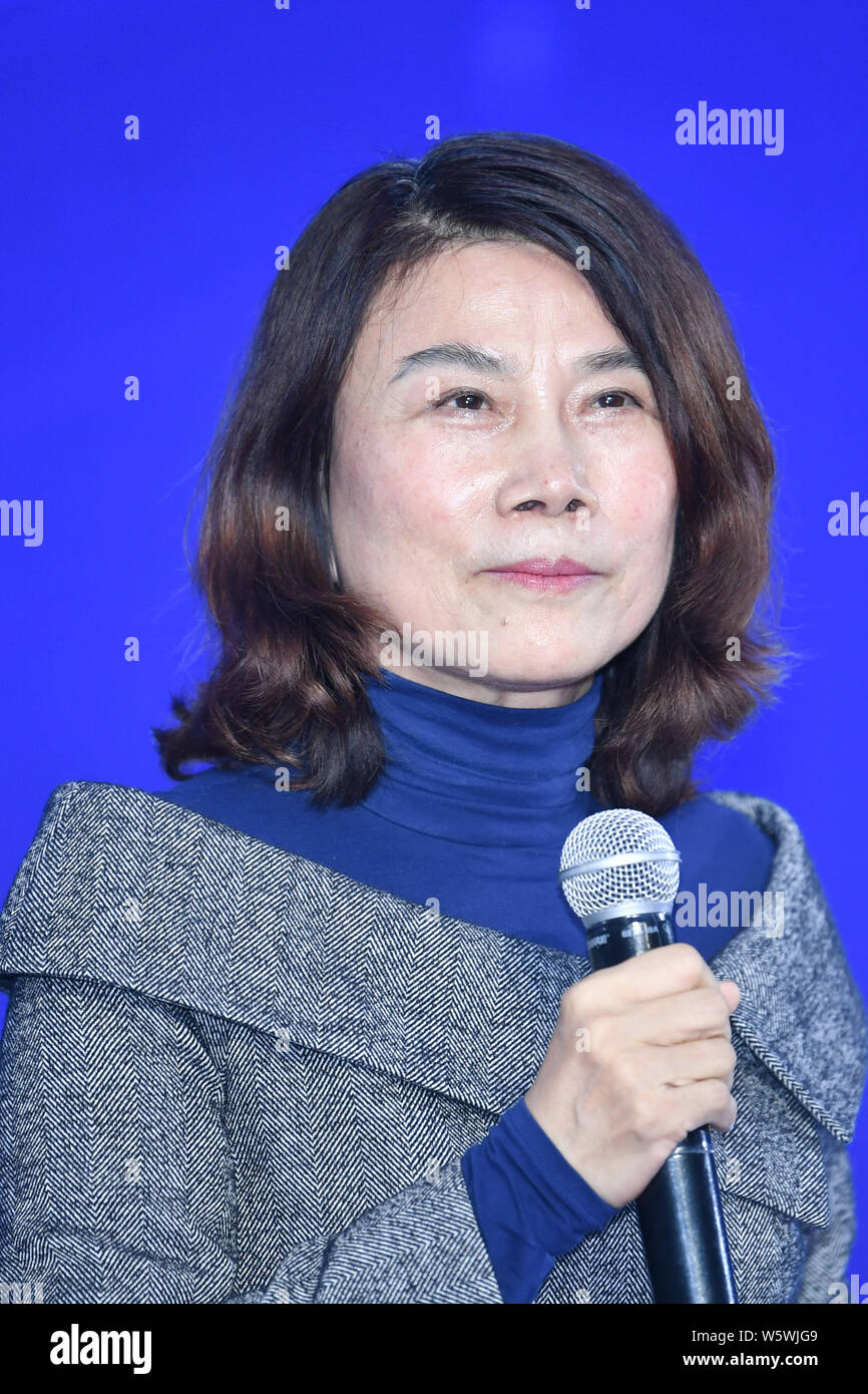 Dong Business, présidente et président de Gree Electric Appliances Inc.,  assiste à l'entrepreneur de la Chine 2018 Sommet à Beijing, Chine, 2  décembre 2018 Photo Stock - Alamy