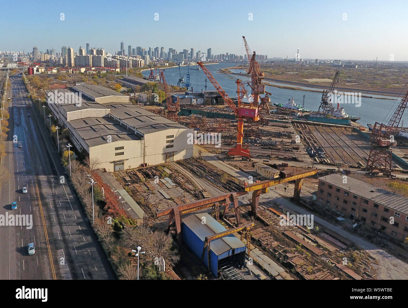 La Tianjin Xinhe Shipbuilding Heavy Industry Co., Ltd, un chantier naval, est démoli à Tianjin, Chine, 12 novembre 2018. Xinhe Tianjin Shi Banque D'Images