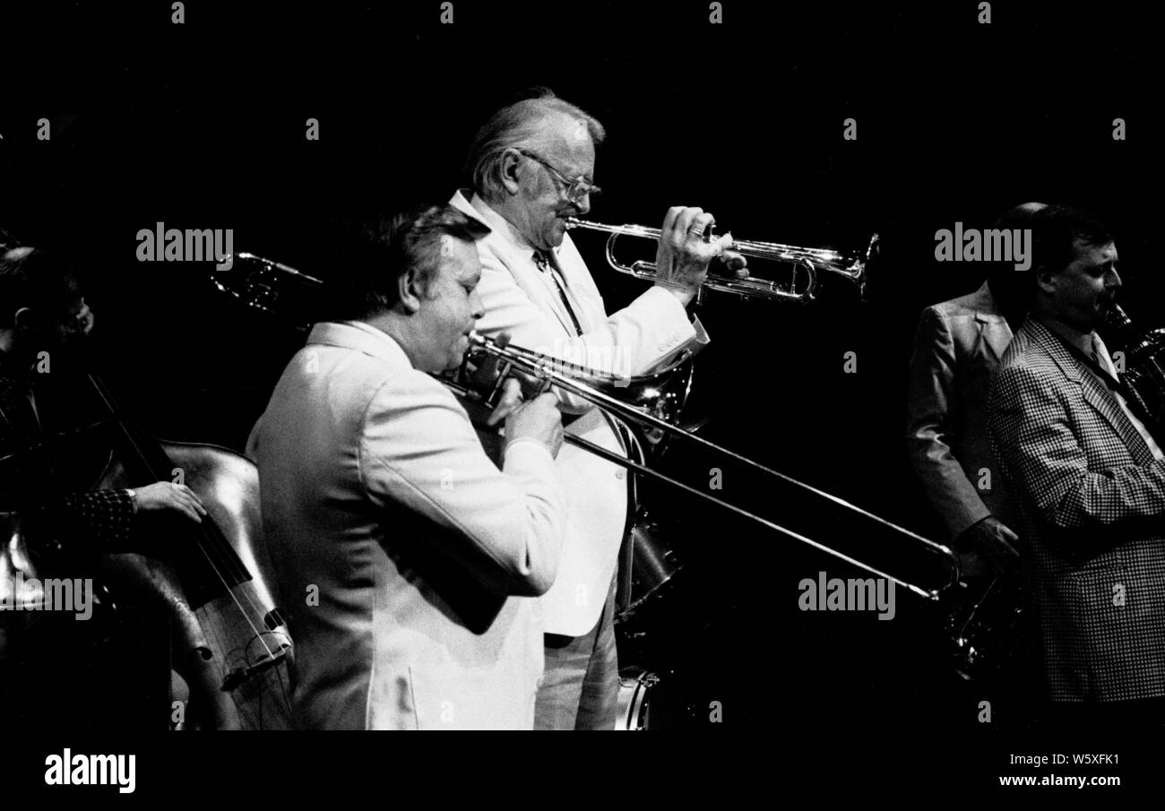 Humphrey Lyttelton, jouant au théâtre Merlin Frome en novembre 1988..UK Somerset Banque D'Images