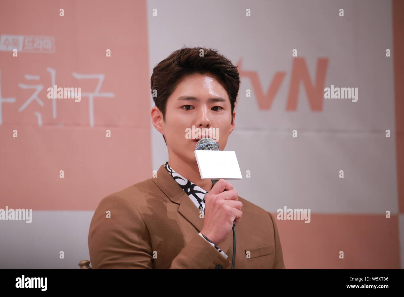 L'acteur sud-coréen Park Bo-gum assiste à une conférence de presse pour la  nouvelle série TV "rencontrer" à Séoul, Corée du Sud, le 21 novembre 2018  Photo Stock - Alamy