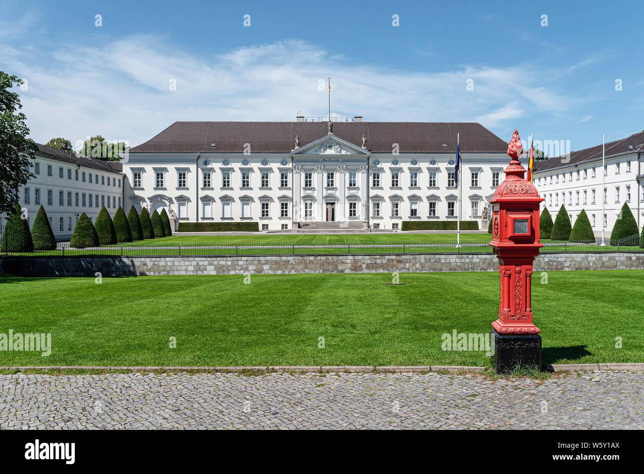 Berlin, Allemagne 2019-24-07 : rouge historique d'alarme incendie, alarme de la rue Fort, à l'extérieur du château de Bellevue à Berlin, Allemagne Banque D'Images