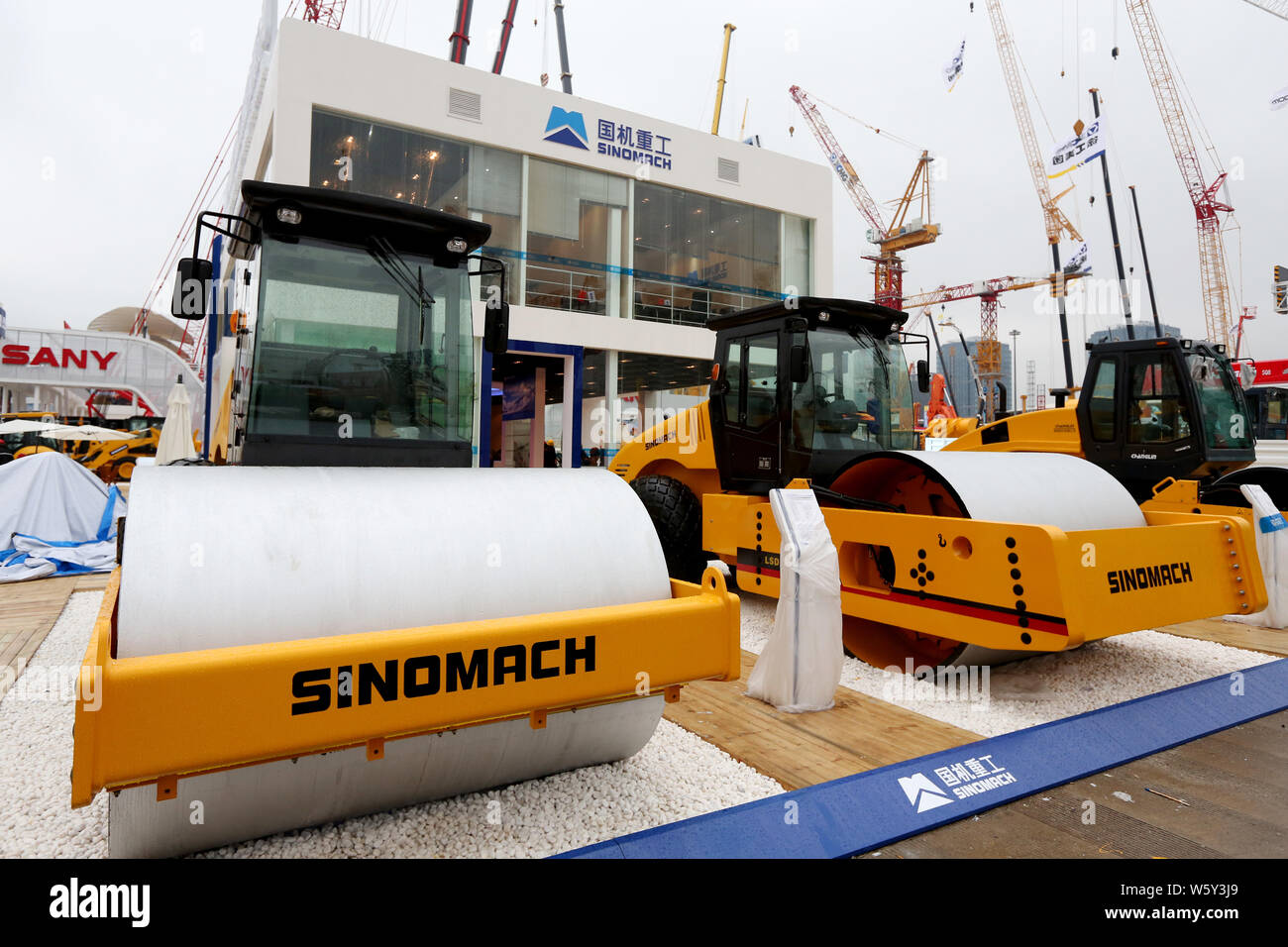 --FILE--Vue sur le stand de la Chine Sinomach Heavy Industry Corporation, une filiale de Sinomach (China National Machinery Industry Corporation) durin Banque D'Images