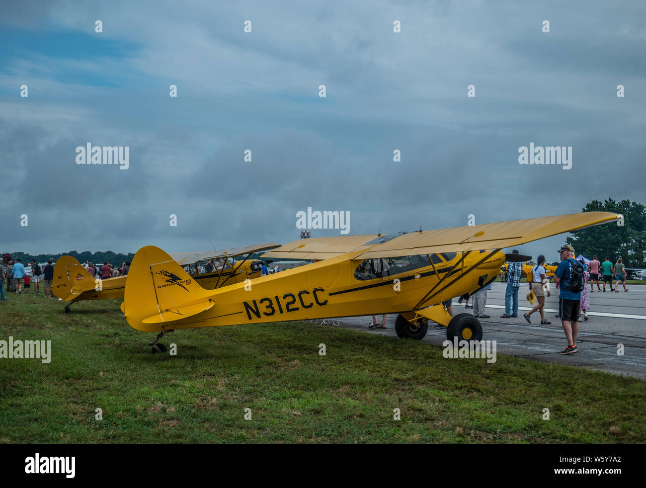 Des avions d'époque montrent l'affichage de vieux avions qui volent de toute l'appelant "Cracker fly-in' parce que sa tenue sur le week-end du 4 J Banque D'Images