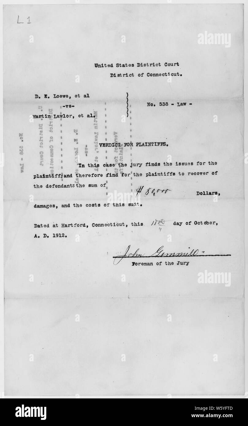 Verdict pour les demandeurs dans le cas de Loewe c. Lawlor ; Portée et contenu : Ce document fait partie du dossier sur le cas de Loewe c. Lawlor. En 1901 - 1902, l'Organisation des chapeliers d'Amérique du Nord a tenté de syndiquer les employés de Dietrich Loewe et Partners, une entreprise de fabrication de chapeau de Danbury, CT. Lorsque l'entreprise a résisté à la tentative de se syndiquer, de ses employés et de l'Union européenne a appelé à une grève et un boycott des produits de la société. Loewe a ensuite poursuivi les 191 membres de la section locale pour violation de la loi antitrust Sherman. Le tribunal de district américain a convenu avec le demandeur et à une amende de l'ONU Banque D'Images