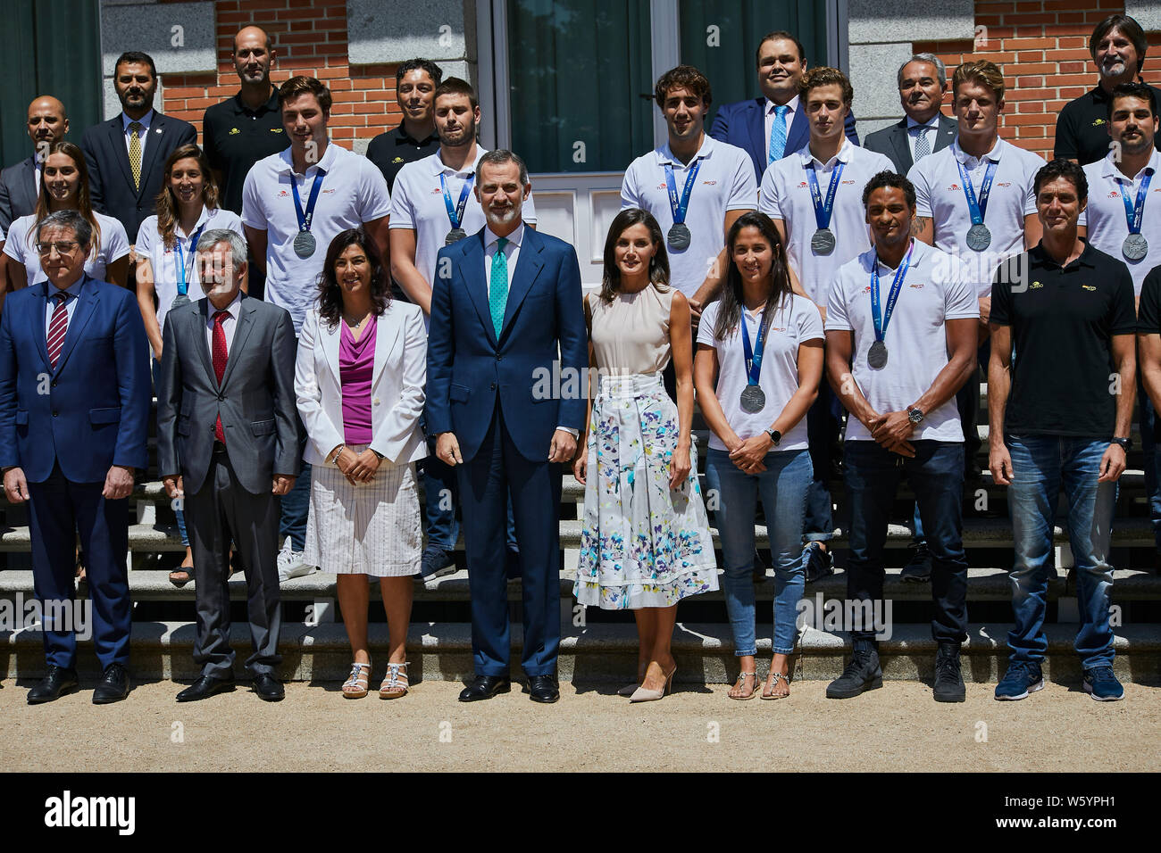 Madrid, Espagne. 30 juillet, 2019. Royals espagnol, le roi Felipe VI d'Espagne et la Reine Letizia d'Espagne reçoivent les hommes et des femmes membres de l'équipe de water-polo Nationale Espagnole au Palais de la Zarzuela à Madrid, Espagne. Les deux équipes ont gagné la médaille d'argent en Championnat de natation monde Gwanju 2019 dans leurs catégories respectives. Credit : SOPA/Alamy Images Limited Live News Banque D'Images