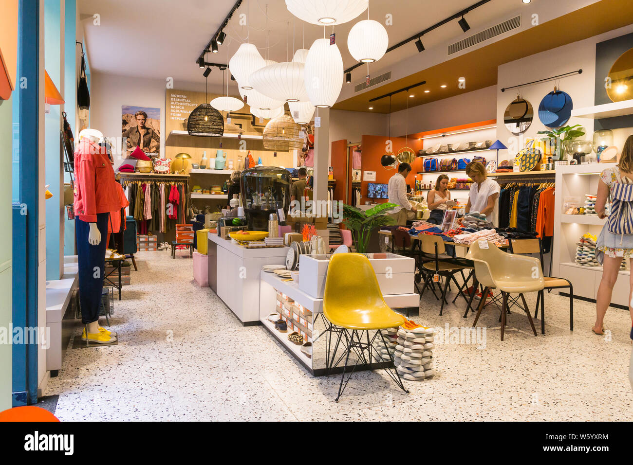 Paris shopping - l'intérieur de Bensimon Home Autour du Monde, le concept store dans la quartier du Marais à Paris, France, Europe. Banque D'Images