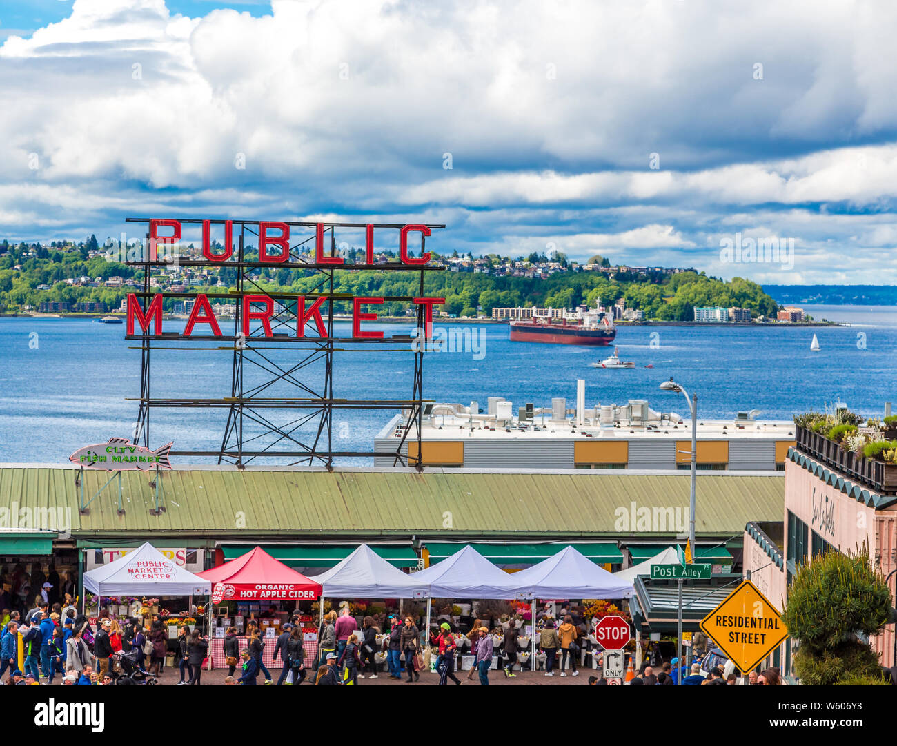 Vue à l'extérieur du célèbre marché de Pike Place à Seattle, Washington, États-Unis Banque D'Images