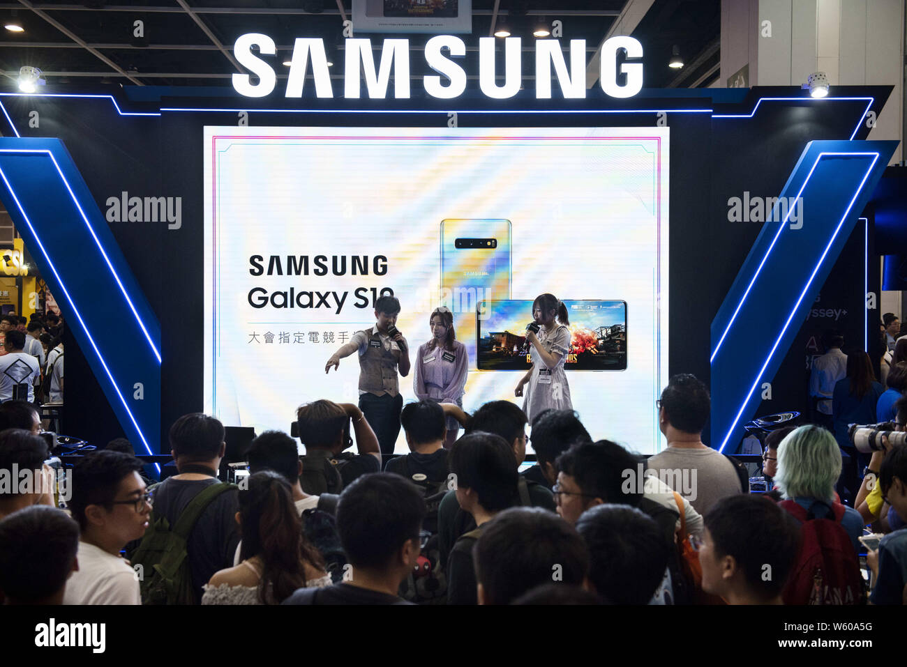 Juillet 28, 2019, Hong Kong, Chine : les visiteurs sont accueillis à l'électronique sud-coréen Samsung conglomérat multinational stand pendant l'Ani-Com & événement Jeux à Hong Kong (crédit Image : © Budrul Chukrut/SOPA des images à l'aide de Zuma sur le fil) Banque D'Images