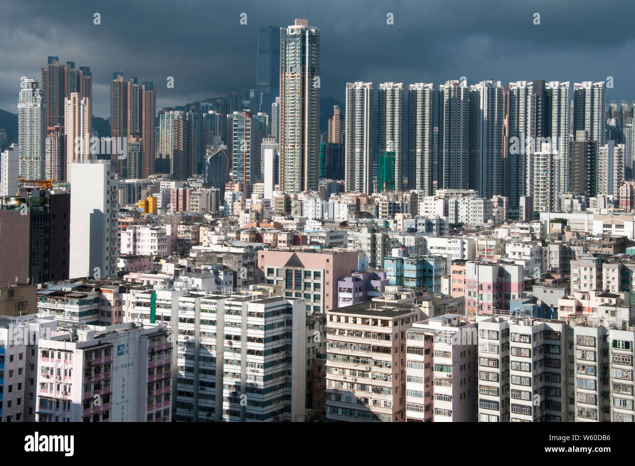 Toits de gratte-ciel du quartier Sham Shui Po, Kowloon, Hong Kong, Chine Banque D'Images