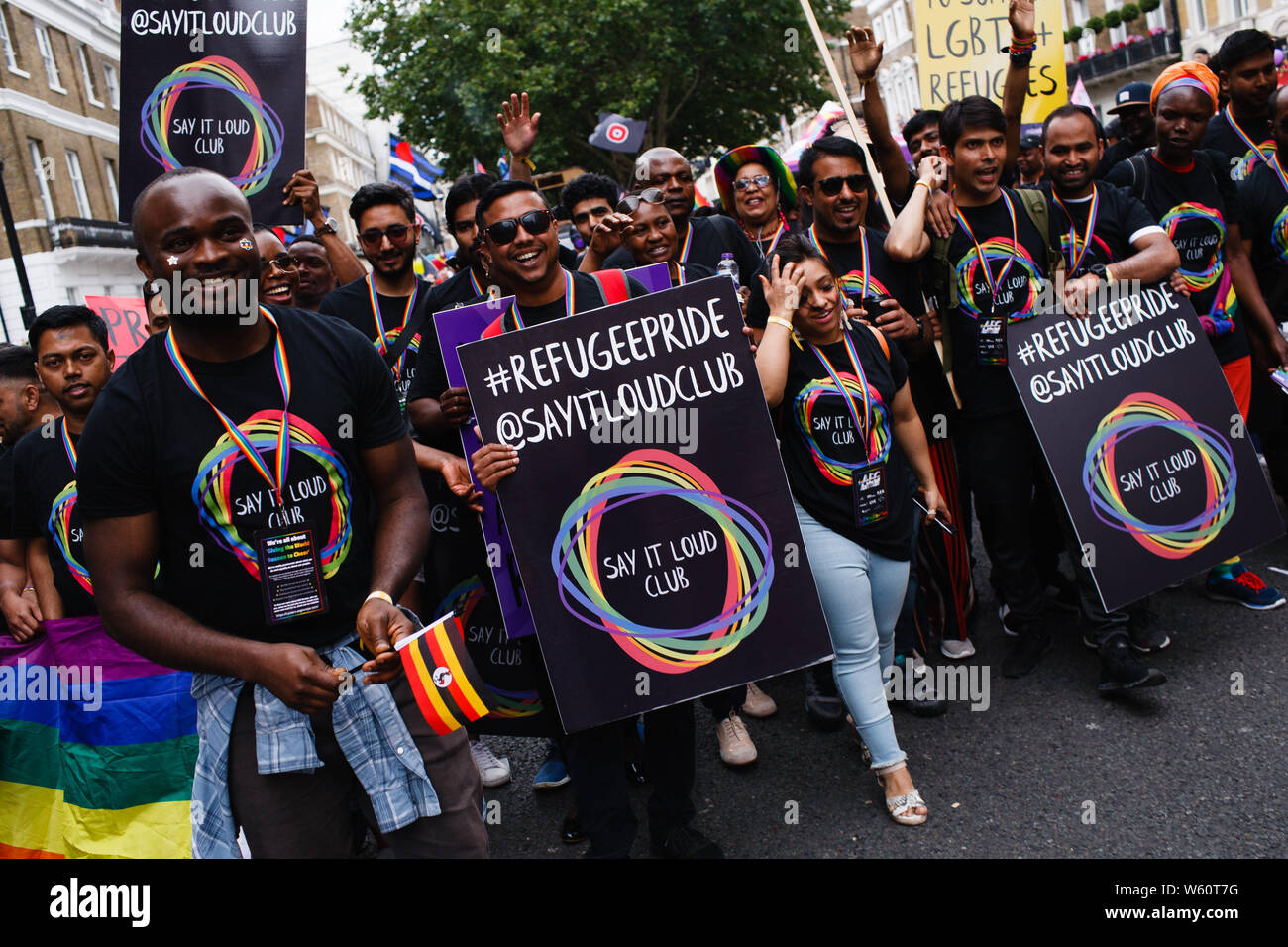 6 juillet 2019, Londres, Royaume-Uni : les réfugiés prendre part au cours de la Gay Pride 2019 à Londres.Cette année marque le 50e anniversaire de la 1969 émeutes de Stonewall à New York, un soulèvement provoqué par une descente de police dans un club gay, le Stonewall Inn, à Greenwich Village. Les émeutes sont souvent considérés comme l'instant que la mise en oeuvre du mouvement moderne de l'homme gay, aux États-Unis et au-delà. Crédit : David Cliff/SOPA Images/ZUMA/Alamy Fil Live News Banque D'Images