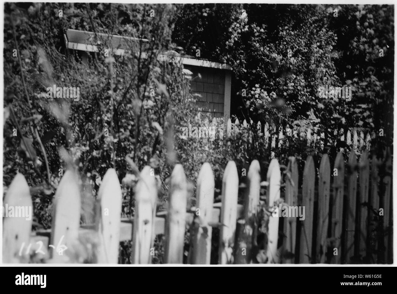 Boat House à la SE. La parcelle 130, William Wagner, Jr. Todd Shipyard, Seattle, Washington. ; la portée et contenu : Après la DEUXIÈME GUERRE MONDIALE, l'ensemble de la Marine sur surplusing biens possédés ou utilisés pendant la guerre. Nombre de ces biens avaient été exploitées par des entreprises privées. Les bilans qui ont été fait avant la vente comprennent souvent des cartes des installations et photos de bâtiments sur les installations. Banque D'Images