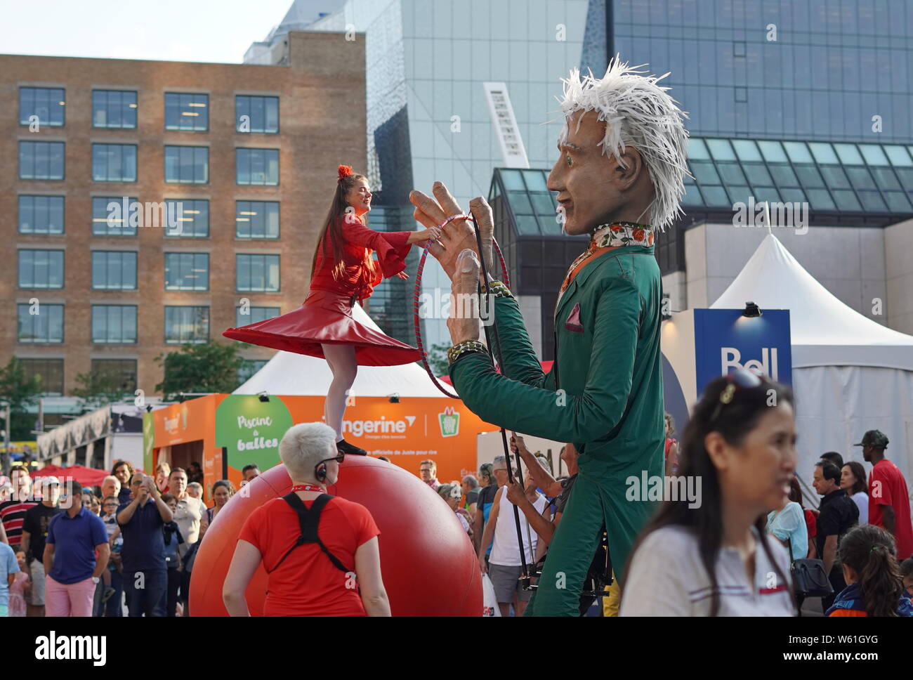 Montréal, Québec / Canada - le 24 juillet 2019 : Deux artistes incroyables regale le stupéfait les spectateurs à Juste pour rire de Montréal 2019 Banque D'Images