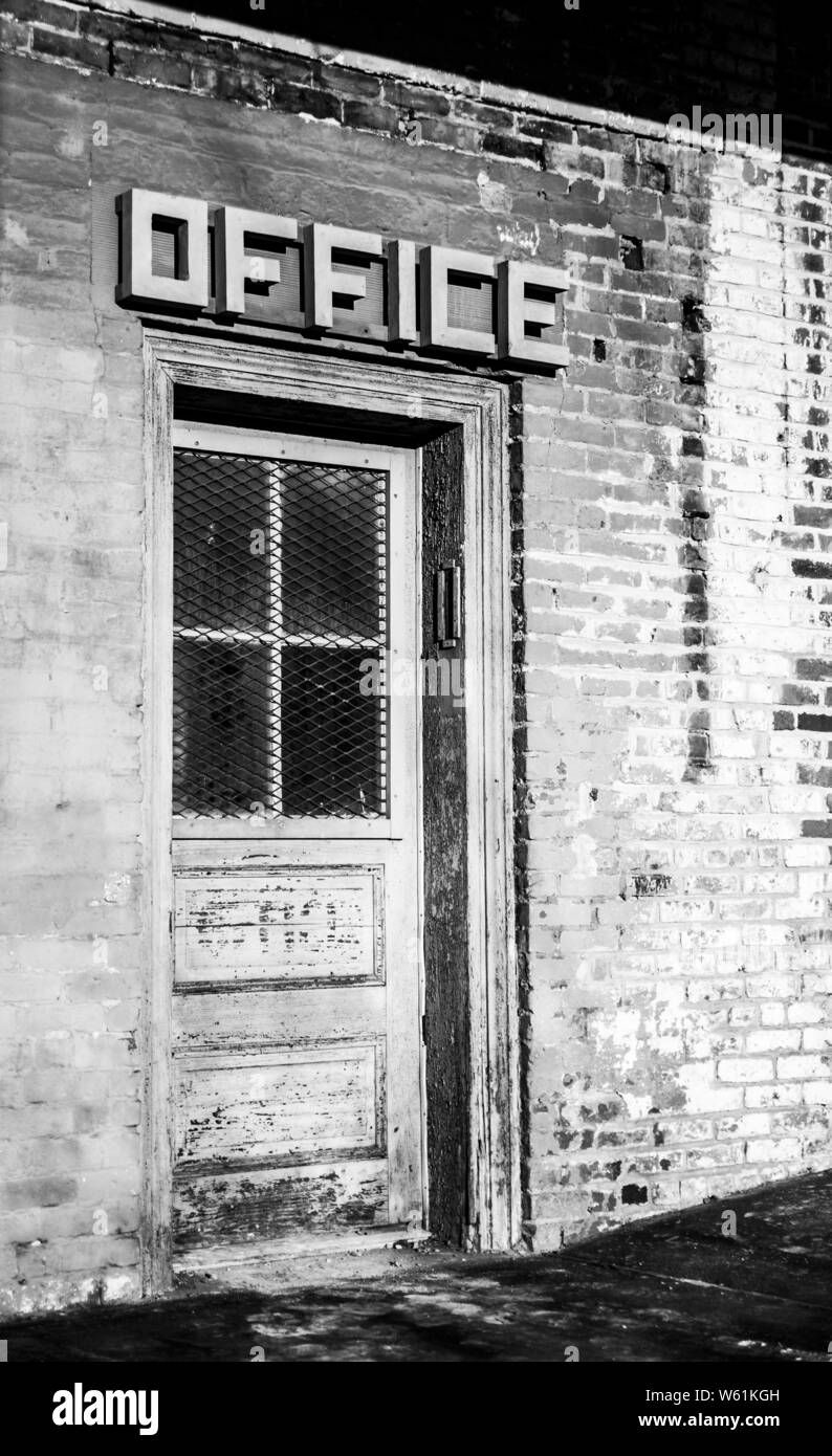 Ancien immeuble de bureaux vacants dans la région de Staunton, en Virginie Banque D'Images