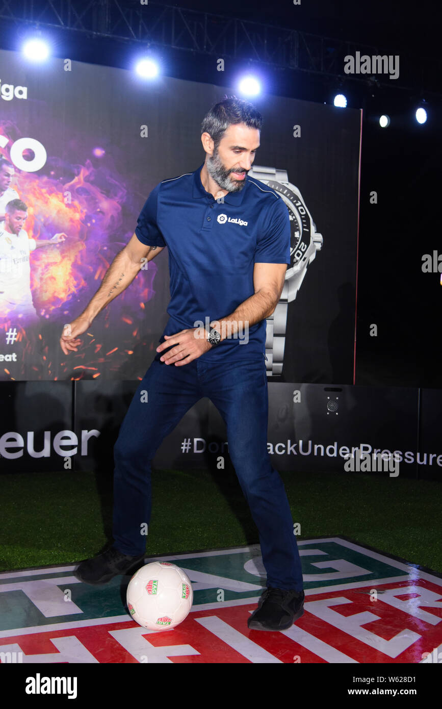 Star du football espagnol Fernando Sanz assiste à une conférence de presse pour les prochains derby entre le FC Barcelone et le Real Madrid à Shanghai, Chine, 28 octobre 20 Banque D'Images