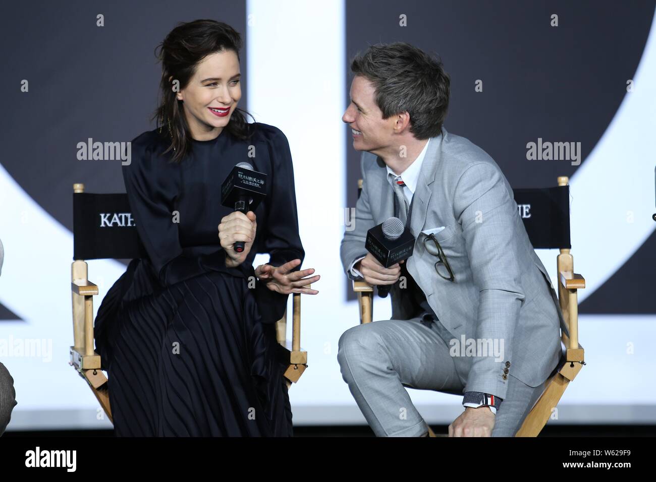 Taylor Lautner, l'acteur anglais, droit et actrice Américaine Katherine Waterston assister à une conférence de presse pour le film 'Les Animaux Fantastiques : les crimes de Banque D'Images