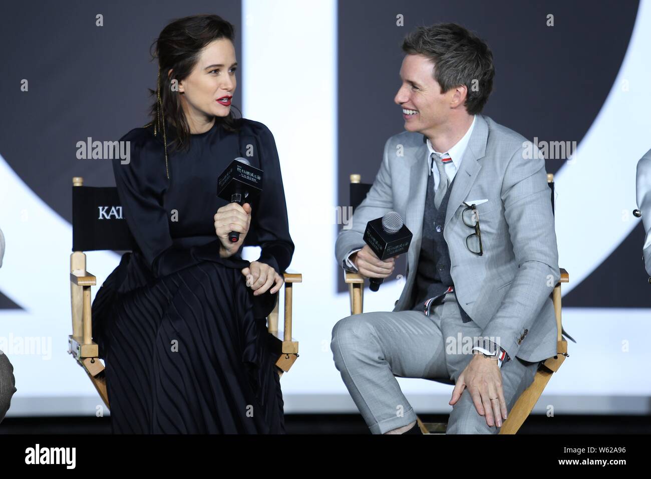 Taylor Lautner, l'acteur anglais, droit et actrice Américaine Katherine Waterston assister à une conférence de presse pour le film 'Les Animaux Fantastiques : les crimes de Banque D'Images