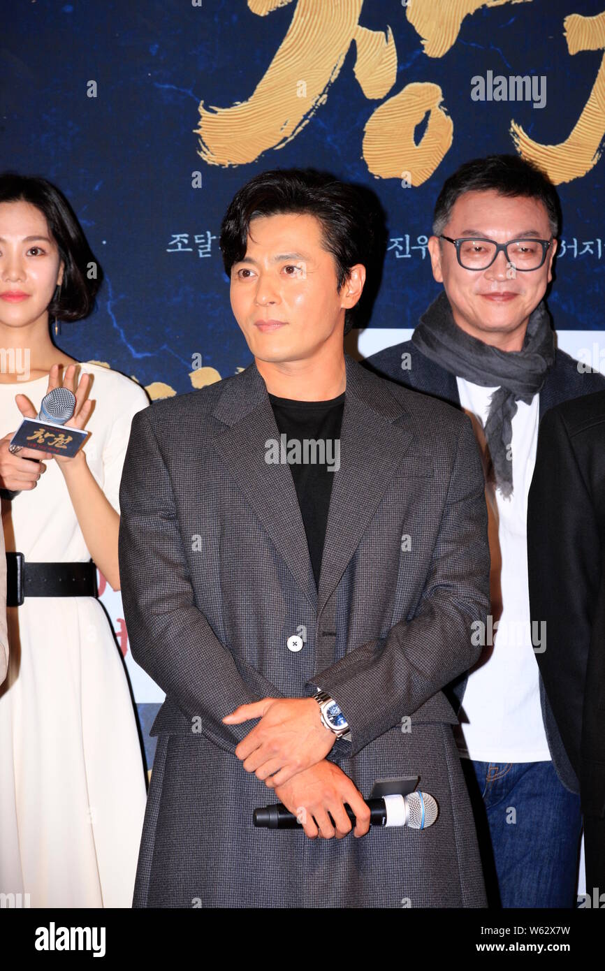 L'acteur sud-coréen Jang Dong-gun, avant, assiste à une conférence de presse pour nouveau film 'La' à Séoul, Corée du Sud, le 18 octobre 2018. Banque D'Images