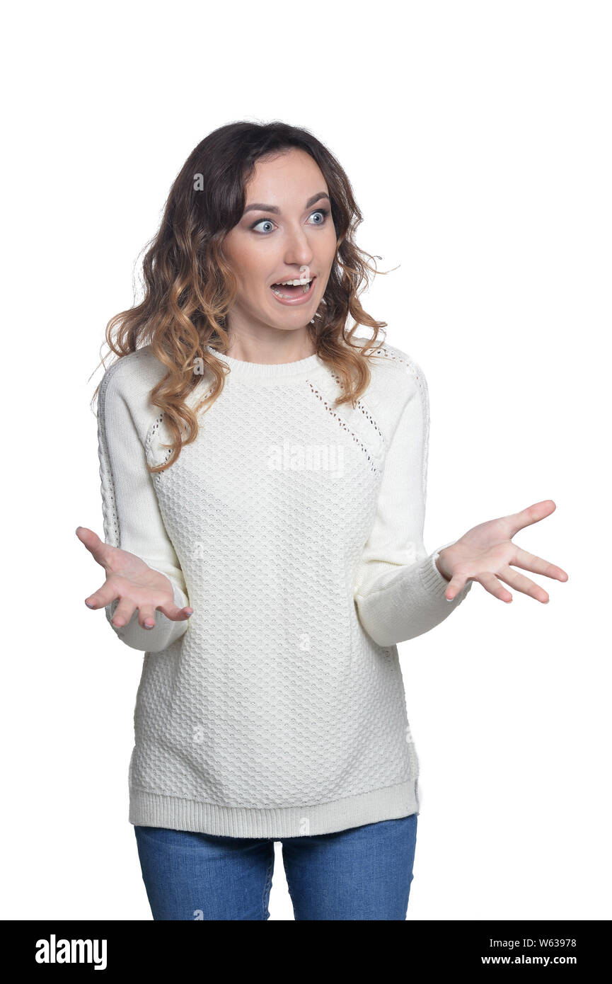 Portrait de jeune femme en colère sur fond blanc Banque D'Images