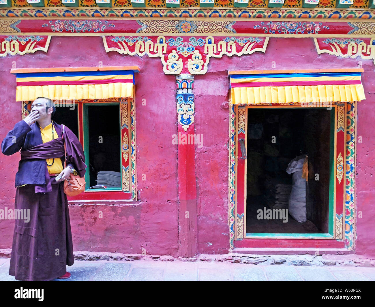 Vue de l'intérieur de la maison Sutra-Printing Dege, ou Dege Parkhang les écritures anciennes maison d'impression à l'intérieur du monastère Gengqing dans le Garze un Tibétain Banque D'Images