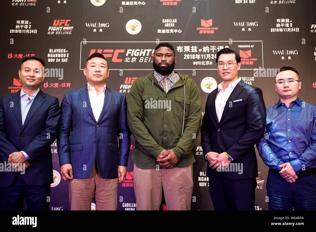 Artiste martial mixte américain Curtis Blaydes, centre, assiste à une conférence de presse pour le prochain UFC Fight Night contre François Ngannou à Beijing, Banque D'Images
