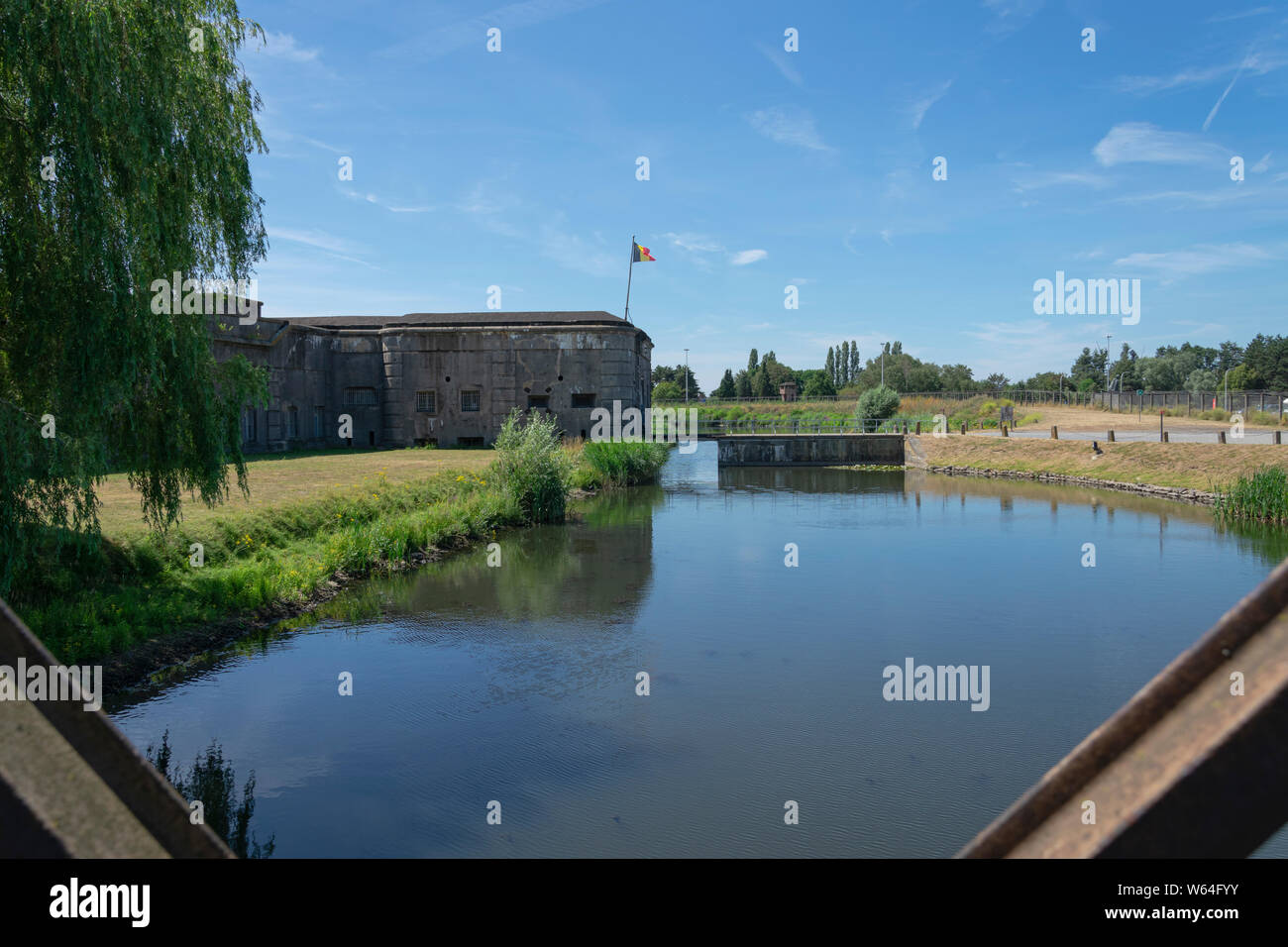 Bruxelles, Belgique, 22 juillet 2019. Le monument commémoratif national de la forteresse de Breendonk, vue sur l'entrée du fort avec le pont Banque D'Images