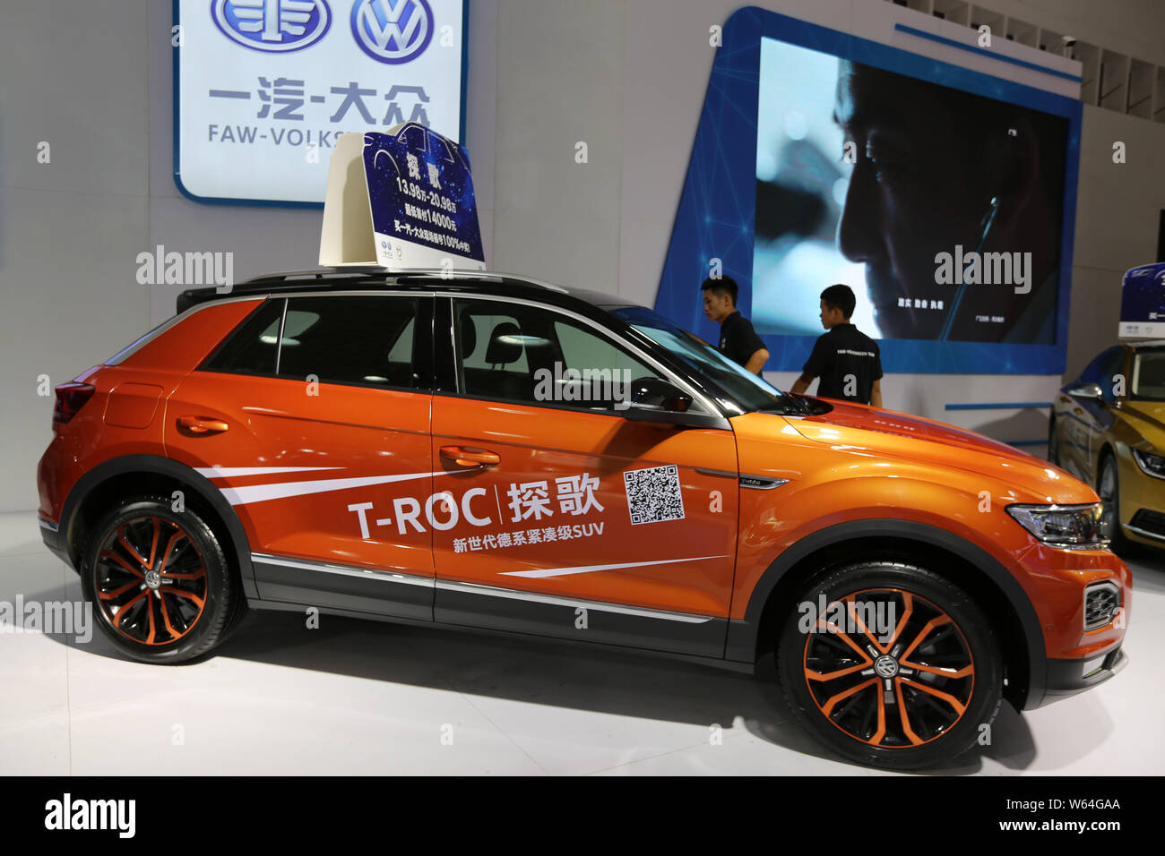 Une Volkswagen T-ROC voiture est sur l'affichage lors d'une exposition d'automobiles à Haikou, Chine du sud ville province de Hainan, le 8 septembre 2018. Volkswagen Imp Banque D'Images