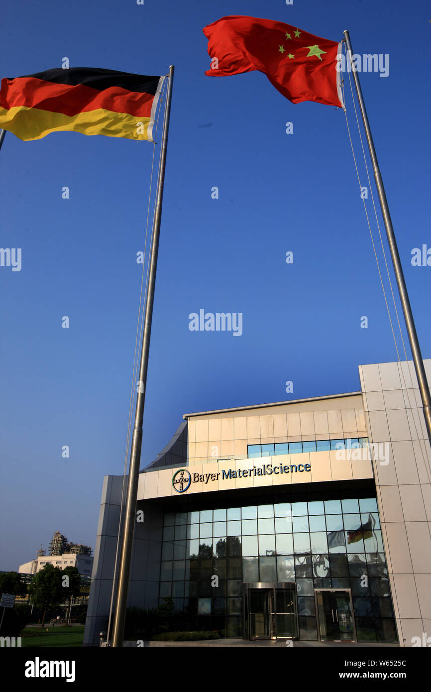 --FILE--Vue d'une base de Bayer dans Jinshan District, Shanghai, Chine, 14 août 2012. L'allemand et des sciences de la vie pharmaceutique Bayer AG est te Banque D'Images