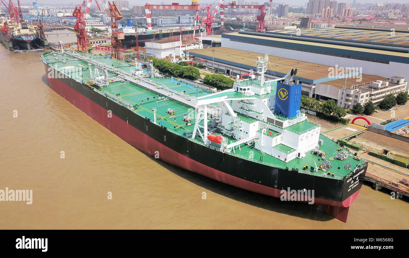 Le nouveau 308 000 tpl très grand transporteur de pétrole brut (TGTB) 'Nouveau Champion" construit par constructeur de Nantong Cosco KHI Ship Engineering (NACKS) est représenté un Banque D'Images