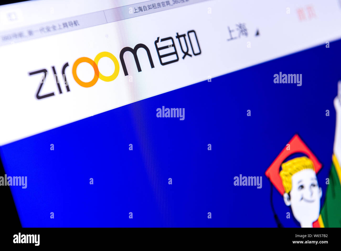 --FILE--un netizen chinois navigue sur le site web de location de vacances à long terme du fournisseur de service Ziroom à Shanghai, Chine, 24 août 2018. Ziroom, une lo Banque D'Images