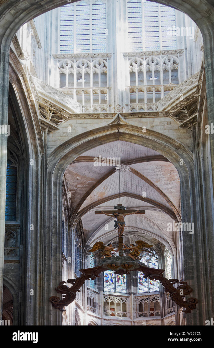 Église Saint-maclou ; grand crucifix, anges, gothique flamboyant ; 1521 ; catholiques ; plafond voûté, édifice religieux, l'Europe, la Normandie ; Rouen ; France ; su Banque D'Images